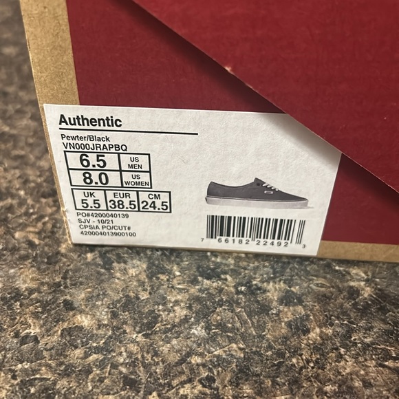 Vans Size 6.5 men & 8 Women Brand New! - Picture 4 of 4
